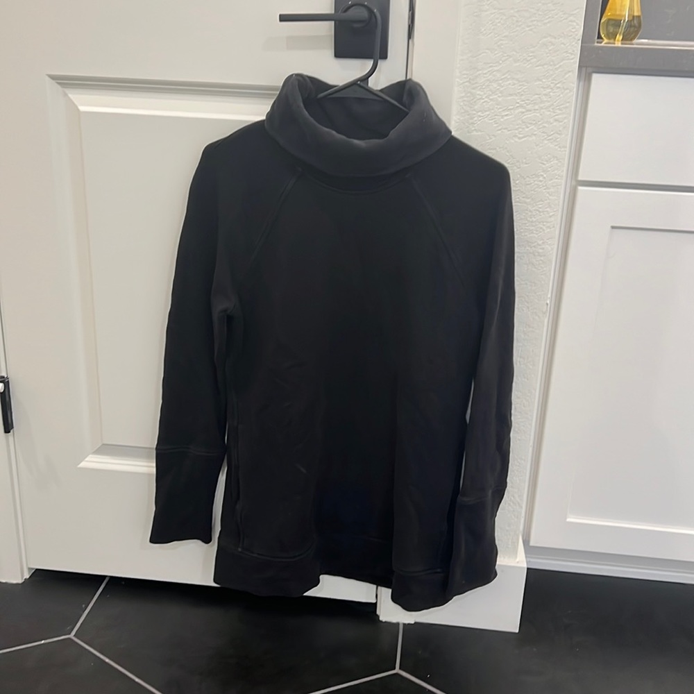 Lululemon turtleneck sweatshirt